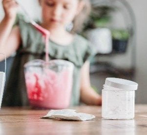 BOITE LA FABRIQUE LUTIN DE NOËL, PÂTE À MODELER MOUSSANTE SCINTILLANTE CORPS, VERTE | GOMMEE