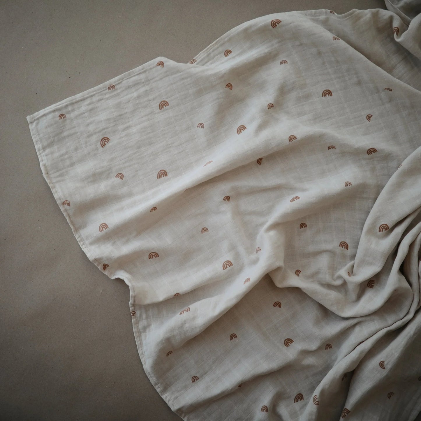 Doudou en mousseline - coton biologique - Arc-en-ciel